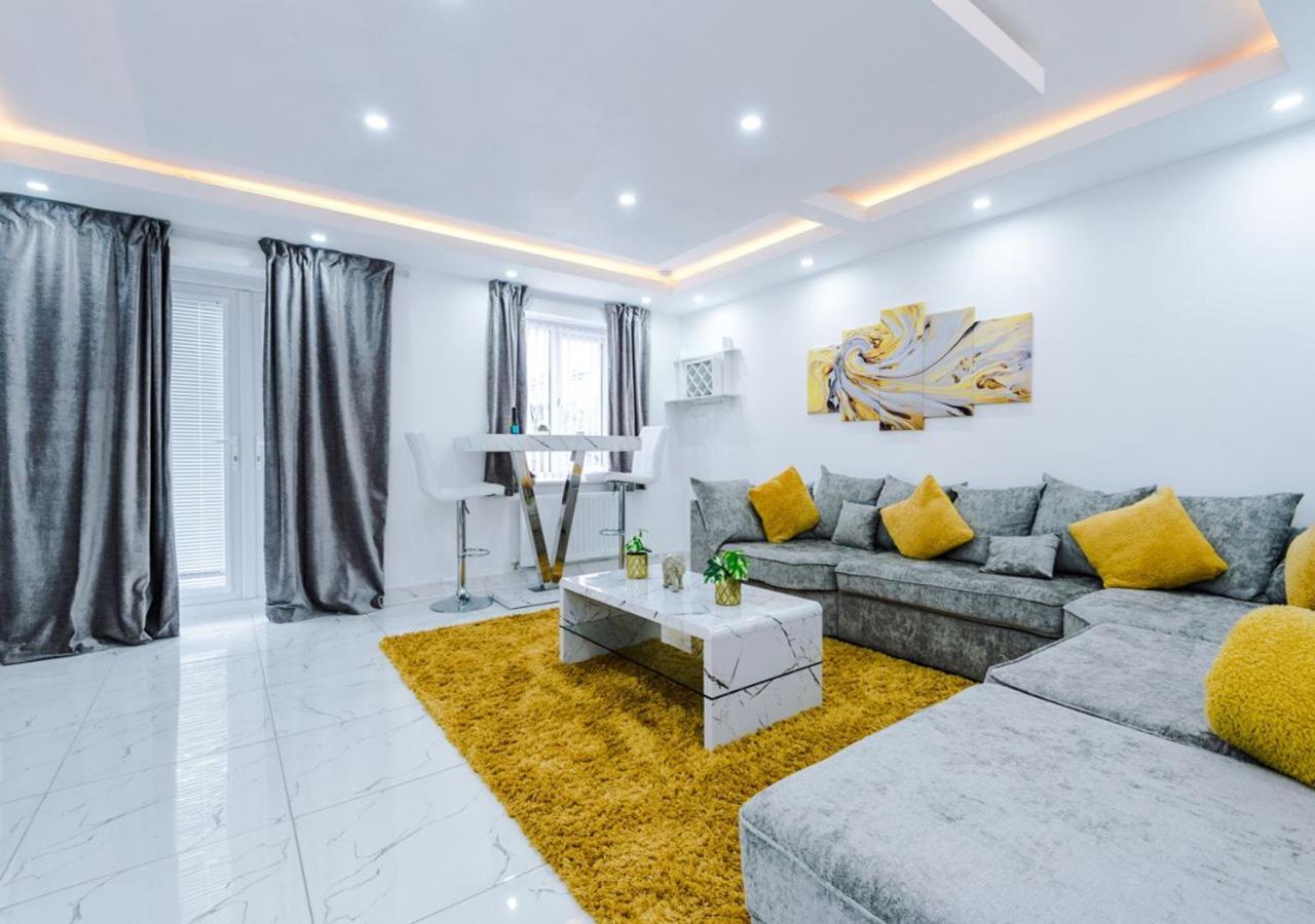 Luxury 3 Bedroom House Close To Manchester Center ภายนอก รูปภาพ