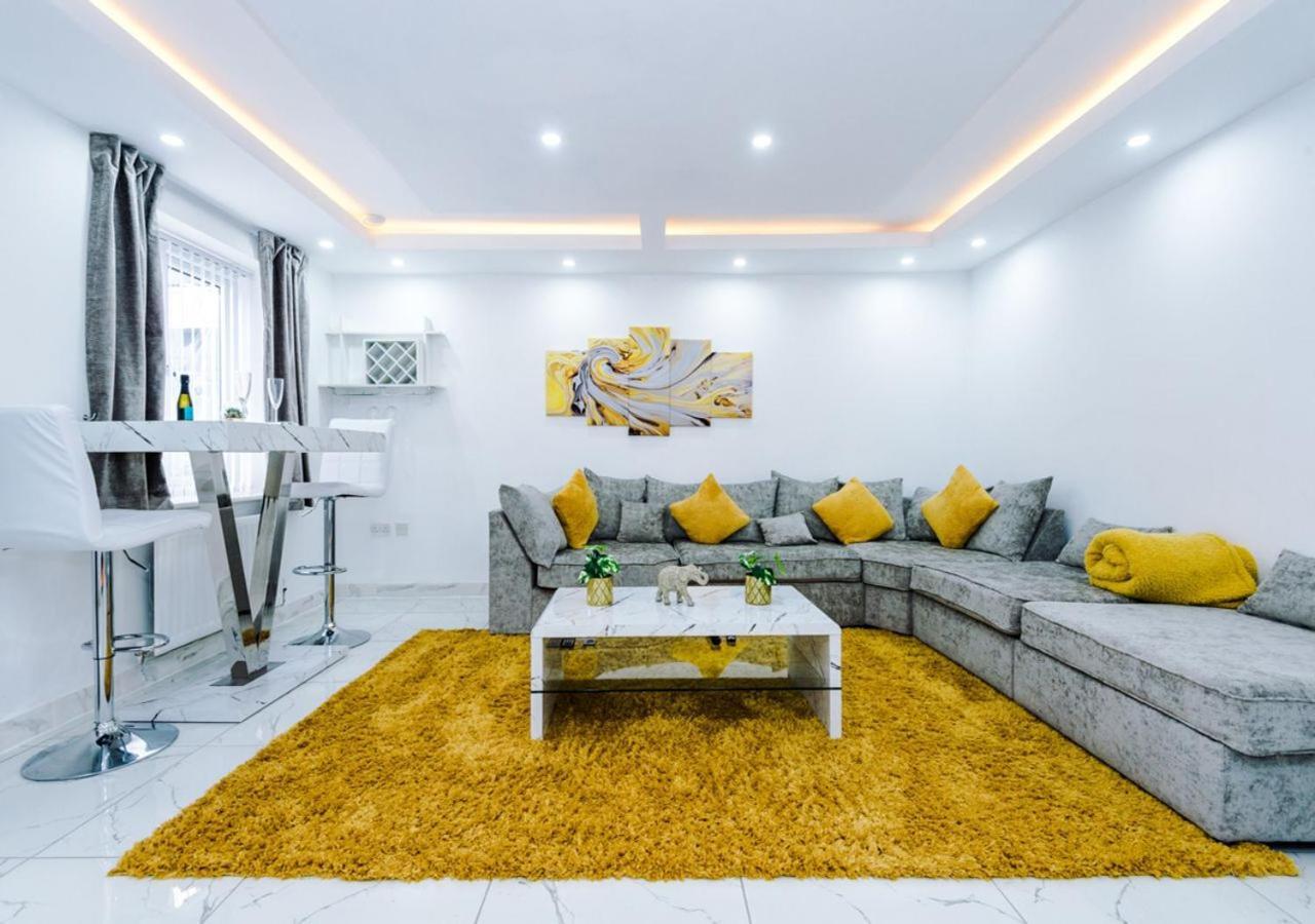 Luxury 3 Bedroom House Close To Manchester Center ภายนอก รูปภาพ