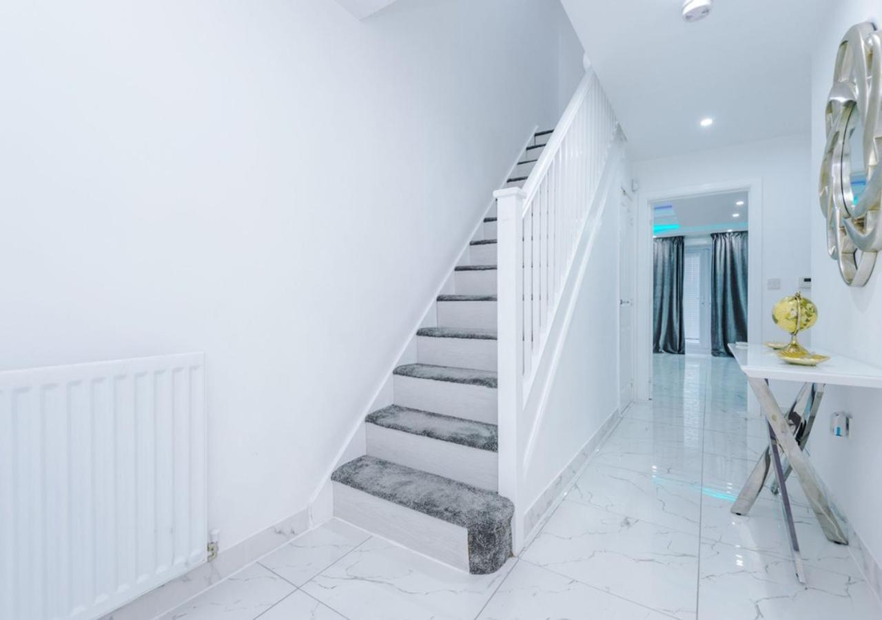 Luxury 3 Bedroom House Close To Manchester Center ภายนอก รูปภาพ